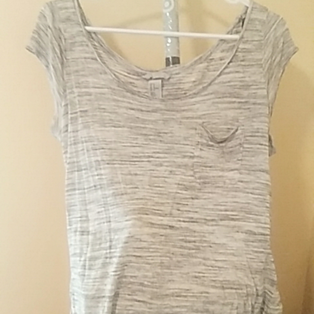 H&M Gray scoop neck shirt